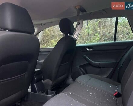 Красный Шкода Рапид, объемом двигателя 1.39 л и пробегом 150 тыс. км за 4900 $, фото 9 на Automoto.ua