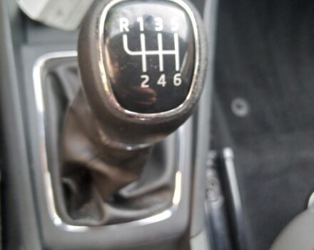 Красный Шкода Рапид, объемом двигателя 1.2 л и пробегом 248 тыс. км за 4950 $, фото 4 на Automoto.ua