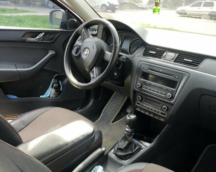 Красный Шкода Рапид, объемом двигателя 1.6 л и пробегом 298 тыс. км за 7000 $, фото 5 на Automoto.ua