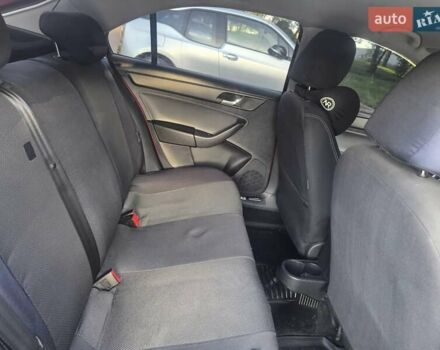 Красный Шкода Рапид, объемом двигателя 1.2 л и пробегом 210 тыс. км за 9000 $, фото 3 на Automoto.ua