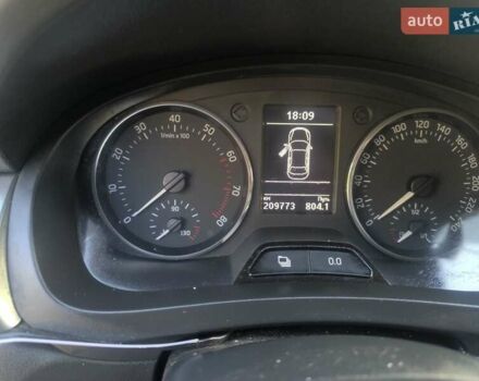 Красный Шкода Рапид, объемом двигателя 1.2 л и пробегом 210 тыс. км за 9000 $, фото 6 на Automoto.ua