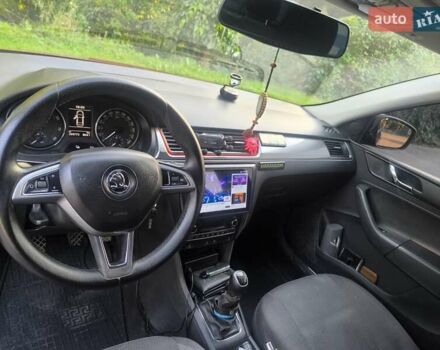 Красный Шкода Рапид, объемом двигателя 1.2 л и пробегом 210 тыс. км за 9000 $, фото 2 на Automoto.ua