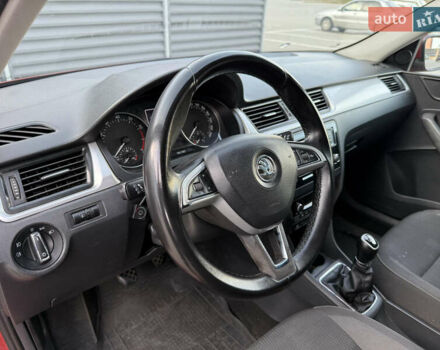 Красный Шкода Рапид, объемом двигателя 1.6 л и пробегом 333 тыс. км за 6500 $, фото 14 на Automoto.ua