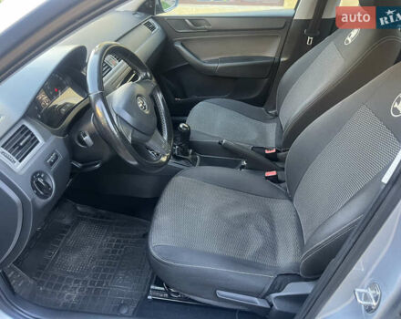 Сірий Шкода Рапід, об'ємом двигуна 1.2 л та пробігом 112 тис. км за 8000 $, фото 21 на Automoto.ua