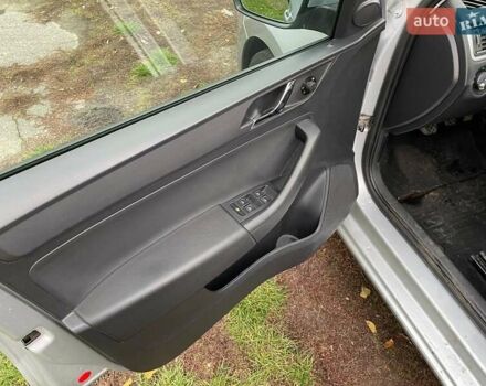 Серый Шкода Рапид, объемом двигателя 1.6 л и пробегом 127 тыс. км за 10000 $, фото 39 на Automoto.ua