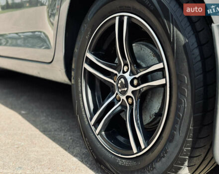 Шкода Рапид 2013 в Житомире на Automoto.ua Серый Шкода Рапид, объемом двигателя 1.6 л и пробегом 182 тыс. км за 7500 $, фото 7 на Automoto.ua