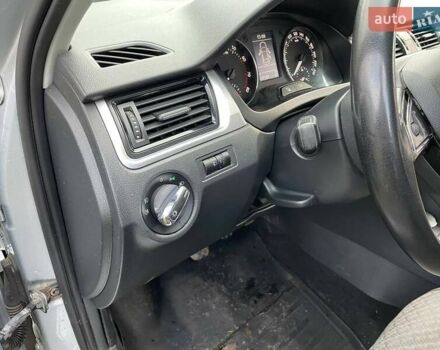 Серый Шкода Рапид, объемом двигателя 1.6 л и пробегом 127 тыс. км за 10000 $, фото 38 на Automoto.ua