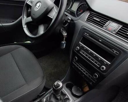 Серый Шкода Рапид, объемом двигателя 1.6 л и пробегом 67 тыс. км за 9300 $, фото 6 на Automoto.ua