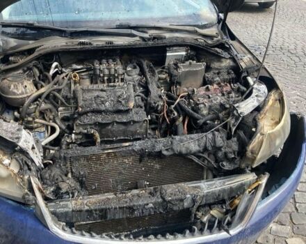 Синий Шкода Рапид, объемом двигателя 0 л и пробегом 196 тыс. км за 3999 $, фото 5 на Automoto.ua