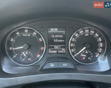 Синий Шкода Рапид, объемом двигателя 1.2 л и пробегом 243 тыс. км за 5800 $, фото 18 на Automoto.ua