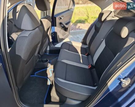 Синий Шкода Рапид, объемом двигателя 1.2 л и пробегом 142 тыс. км за 9400 $, фото 8 на Automoto.ua