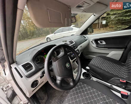 Шкода Румстер 2007 у Дрогобичі на Automoto.ua Білий Шкода Румстер, об'ємом двигуна 1.4 л та пробігом 244 тис. км за 4650 $, фото 45 на Automoto.ua