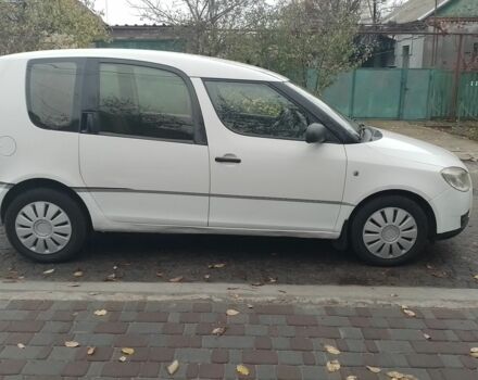 Белый Шкода Румстер, объемом двигателя 1.2 л и пробегом 170 тыс. км за 3600 $, фото 3 на Automoto.ua