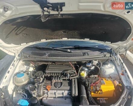 Белый Шкода Румстер, объемом двигателя 1.6 л и пробегом 214 тыс. км за 6000 $, фото 28 на Automoto.ua