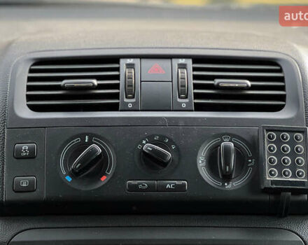 Белый Шкода Румстер, объемом двигателя 1.39 л и пробегом 194 тыс. км за 6200 $, фото 12 на Automoto.ua