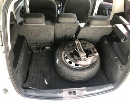 Белый Шкода Румстер, объемом двигателя 1.4 л и пробегом 286 тыс. км за 5000 $, фото 6 на Automoto.ua