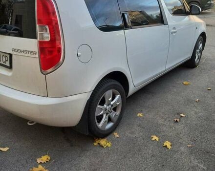 Белый Шкода Румстер, объемом двигателя 1.39 л и пробегом 109 тыс. км за 6900 $, фото 3 на Automoto.ua