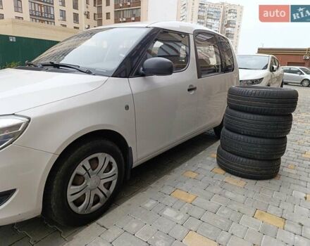 Білий Шкода Румстер, об'ємом двигуна 1.6 л та пробігом 227 тис. км за 7300 $, фото 3 на Automoto.ua