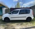 Белый Шкода Румстер, объемом двигателя 1.4 л и пробегом 215 тыс. км за 4800 $, фото 2 на Automoto.ua