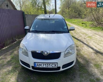 Белый Шкода Румстер, объемом двигателя 1.4 л и пробегом 215 тыс. км за 4800 $, фото 3 на Automoto.ua