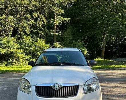 Белый Шкода Румстер, объемом двигателя 1.2 л и пробегом 182 тыс. км за 4500 $, фото 1 на Automoto.ua