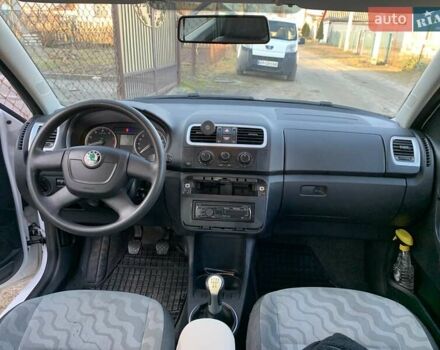 Белый Шкода Румстер, объемом двигателя 1.2 л и пробегом 169 тыс. км за 4700 $, фото 5 на Automoto.ua