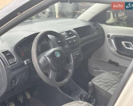 Белый Шкода Румстер, объемом двигателя 1.4 л и пробегом 298 тыс. км за 2600 $, фото 1 на Automoto.ua