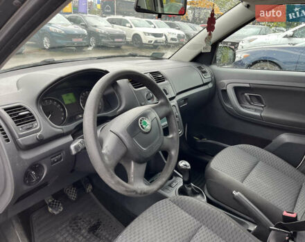 Белый Шкода Румстер, объемом двигателя 1.2 л и пробегом 147 тыс. км за 6400 $, фото 6 на Automoto.ua