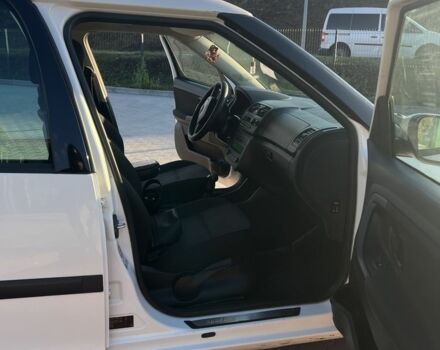 Белый Шкода Румстер, объемом двигателя 1.6 л и пробегом 300 тыс. км за 6100 $, фото 6 на Automoto.ua