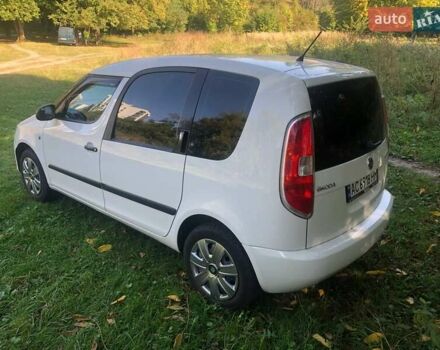 Белый Шкода Румстер, объемом двигателя 1.2 л и пробегом 253 тыс. км за 6100 $, фото 2 на Automoto.ua