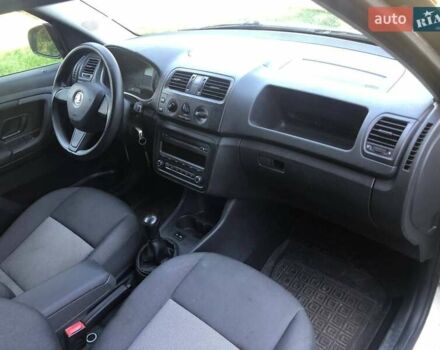 Белый Шкода Румстер, объемом двигателя 1.2 л и пробегом 253 тыс. км за 6100 $, фото 10 на Automoto.ua