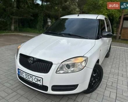 Білий Шкода Румстер, об'ємом двигуна 1.42 л та пробігом 243 тис. км за 4950 $, фото 1 на Automoto.ua