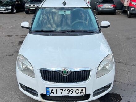 Белый Шкода Румстер, объемом двигателя 1.4 л и пробегом 242 тыс. км за 4500 $, фото 1 на Automoto.ua