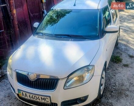 Белый Шкода Румстер, объемом двигателя 1.6 л и пробегом 267 тыс. км за 5000 $, фото 1 на Automoto.ua