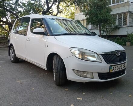 Белый Шкода Румстер, объемом двигателя 1.6 л и пробегом 204 тыс. км за 3800 $, фото 1 на Automoto.ua