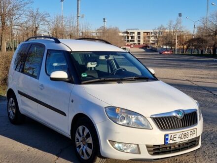 Белый Шкода Румстер, объемом двигателя 1.6 л и пробегом 237 тыс. км за 6500 $, фото 1 на Automoto.ua