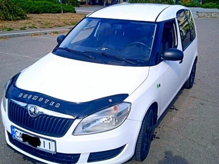 Шкода Румстер 2013 в Умани на Automoto.ua Белый Шкода Румстер, объемом двигателя 12 л и пробегом 212 тыс. км за 4900 $, фото 1 на Automoto.ua