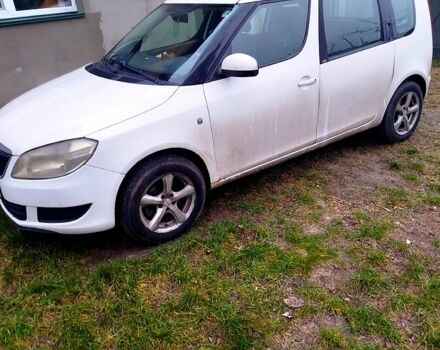 Белый Шкода Румстер, объемом двигателя 1.4 л и пробегом 212 тыс. км за 6500 $, фото 1 на Automoto.ua