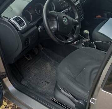 Бежевый Шкода Румстер, объемом двигателя 1.6 л и пробегом 305 тыс. км за 5000 $, фото 5 на Automoto.ua