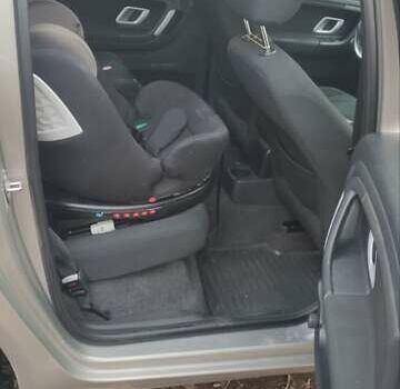 Бежевый Шкода Румстер, объемом двигателя 1.6 л и пробегом 305 тыс. км за 5000 $, фото 2 на Automoto.ua