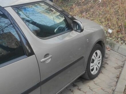 Бежевый Шкода Румстер, объемом двигателя 1.2 л и пробегом 288 тыс. км за 6200 $, фото 1 на Automoto.ua