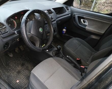 Черный Шкода Румстер, объемом двигателя 1.4 л и пробегом 300 тыс. км за 2600 $, фото 6 на Automoto.ua