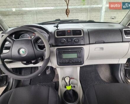 Черный Шкода Румстер, объемом двигателя 1.39 л и пробегом 205 тыс. км за 5000 $, фото 8 на Automoto.ua
