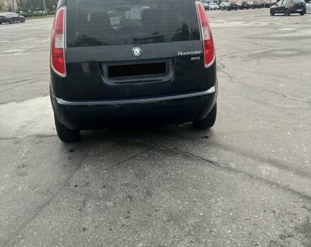 Черный Шкода Румстер, объемом двигателя 1.39 л и пробегом 205 тыс. км за 5000 $, фото 4 на Automoto.ua