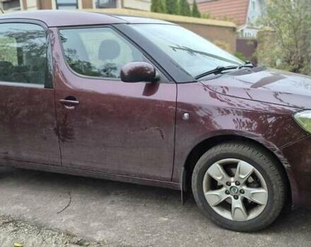 Шкода Румстер 2012 в Киеве на Automoto.ua Красный Шкода Румстер, объемом двигателя 1.39 л и пробегом 48 тыс. км за 6500 $, фото 1 на Automoto.ua