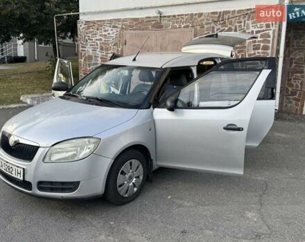 Серый Шкода Румстер, объемом двигателя 1.2 л и пробегом 270 тыс. км за 4800 $, фото 2 на Automoto.ua