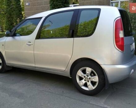 Серый Шкода Румстер, объемом двигателя 1.39 л и пробегом 226 тыс. км за 3750 $, фото 2 на Automoto.ua