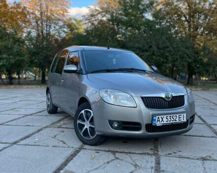 Серый Шкода Румстер, объемом двигателя 1.4 л и пробегом 290 тыс. км за 4600 $, фото 2 на Automoto.ua