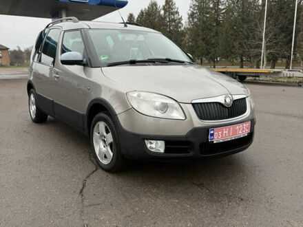 Серый Шкода Румстер, объемом двигателя 1.4 л и пробегом 193 тыс. км за 5300 $, фото 1 на Automoto.ua