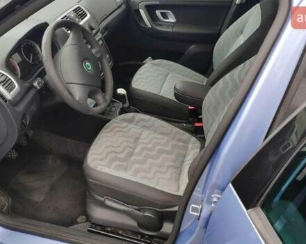 Синий Шкода Румстер, объемом двигателя 1.4 л и пробегом 330 тыс. км за 5800 $, фото 3 на Automoto.ua